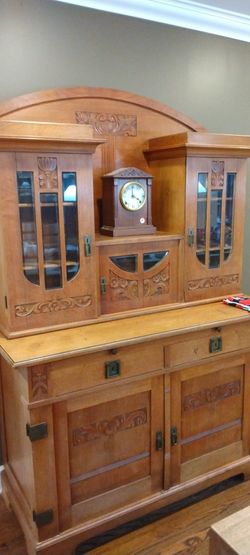 Buffet W/ Locking Drawers,And Key.