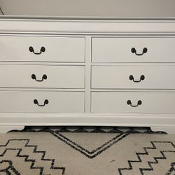 Beautiful Farm style Dresser