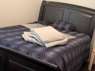 Sleigh bed brown