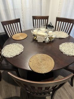 Dining Table And 6 Chairs 5’ long