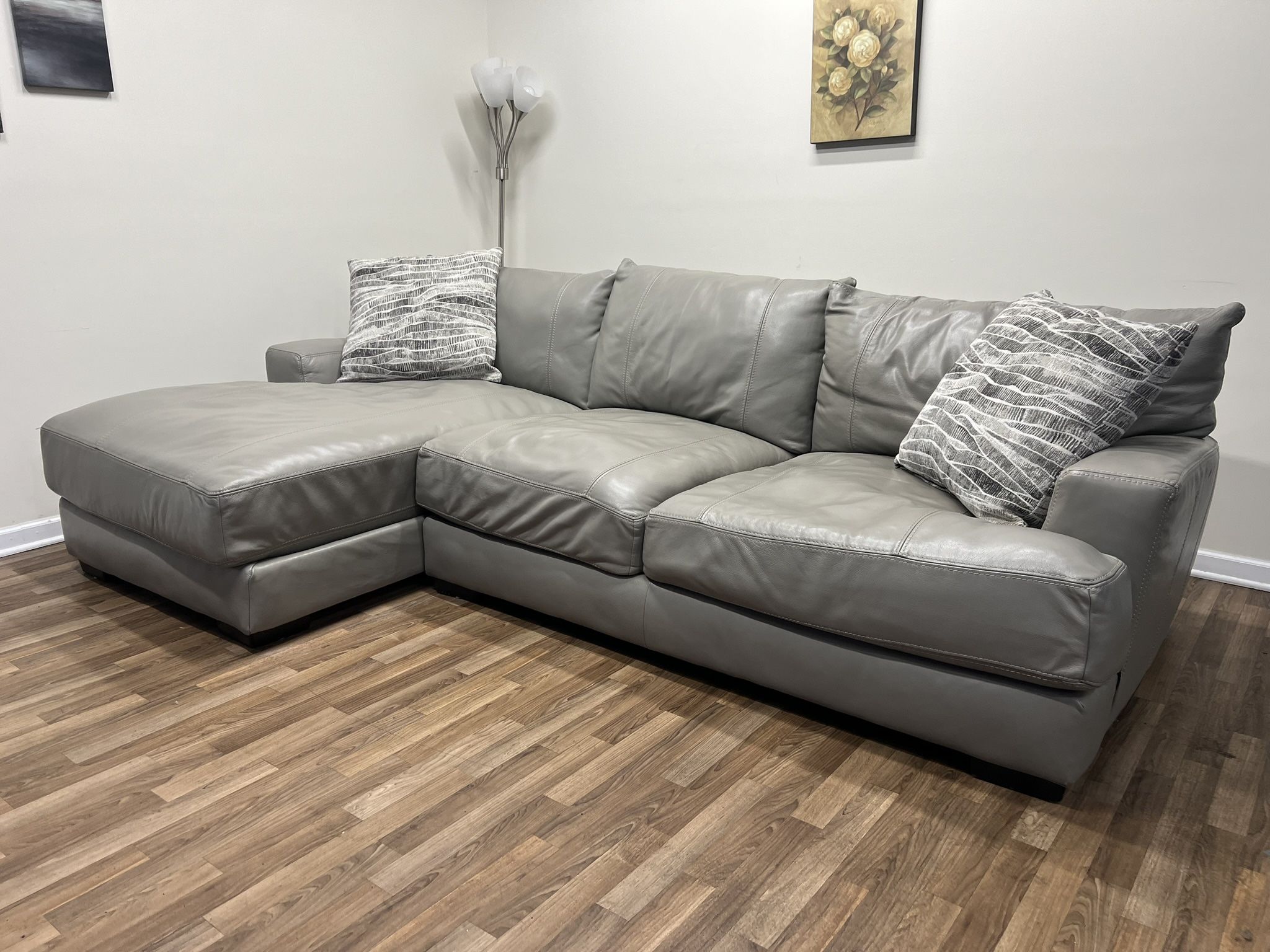 Gray Leather Sectional Sofa Raymour & Flanigan Furniture (Free Delivery Curbside)