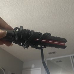 REVLON Mini Hair Straightener For Bangs