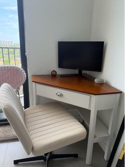 Corner Desk and Desk Chair