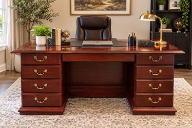 Executive Office Desk – 8 Drawers – Cherry Finish