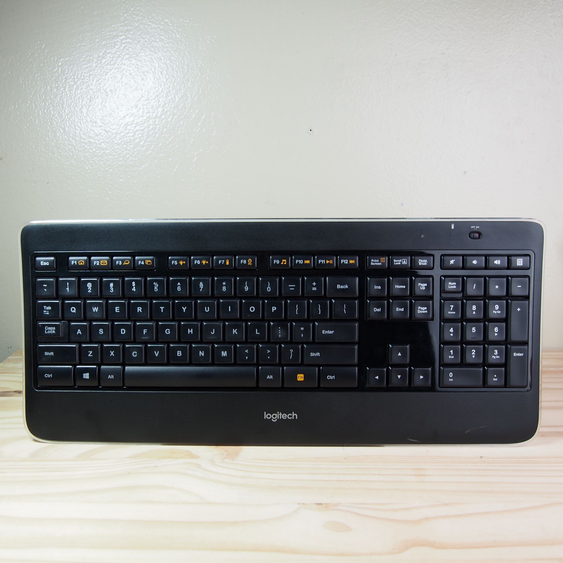 Logitech K800 (Y-R0065) Wireless Illuminated Keyboard Fully Tested Fully Works *ask for dongle and I will include for free Fully Tested Fully Works! S