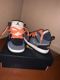 Size 8c Jordan 1s Mid