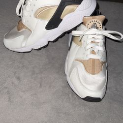 Nike WMNS Air Huarache White Sandrift Gold Black Sneaker