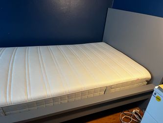 Grey twin bed