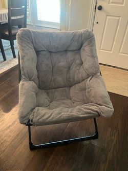 Foldable gray chair