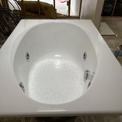 Kohler Jacuzzi Tub  Zero Dollars Or Best Offer Takes It Home