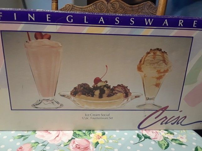 Crisa 12 PC. Fountainware Set