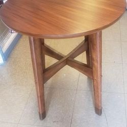 Southern Enterprises Rhoda End Table In Dark Sienna