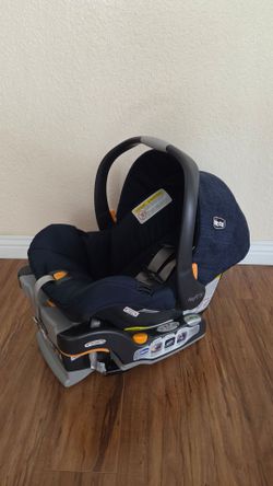 Practically New Chicco Baby Car Seat With Base ( Price Firm!)