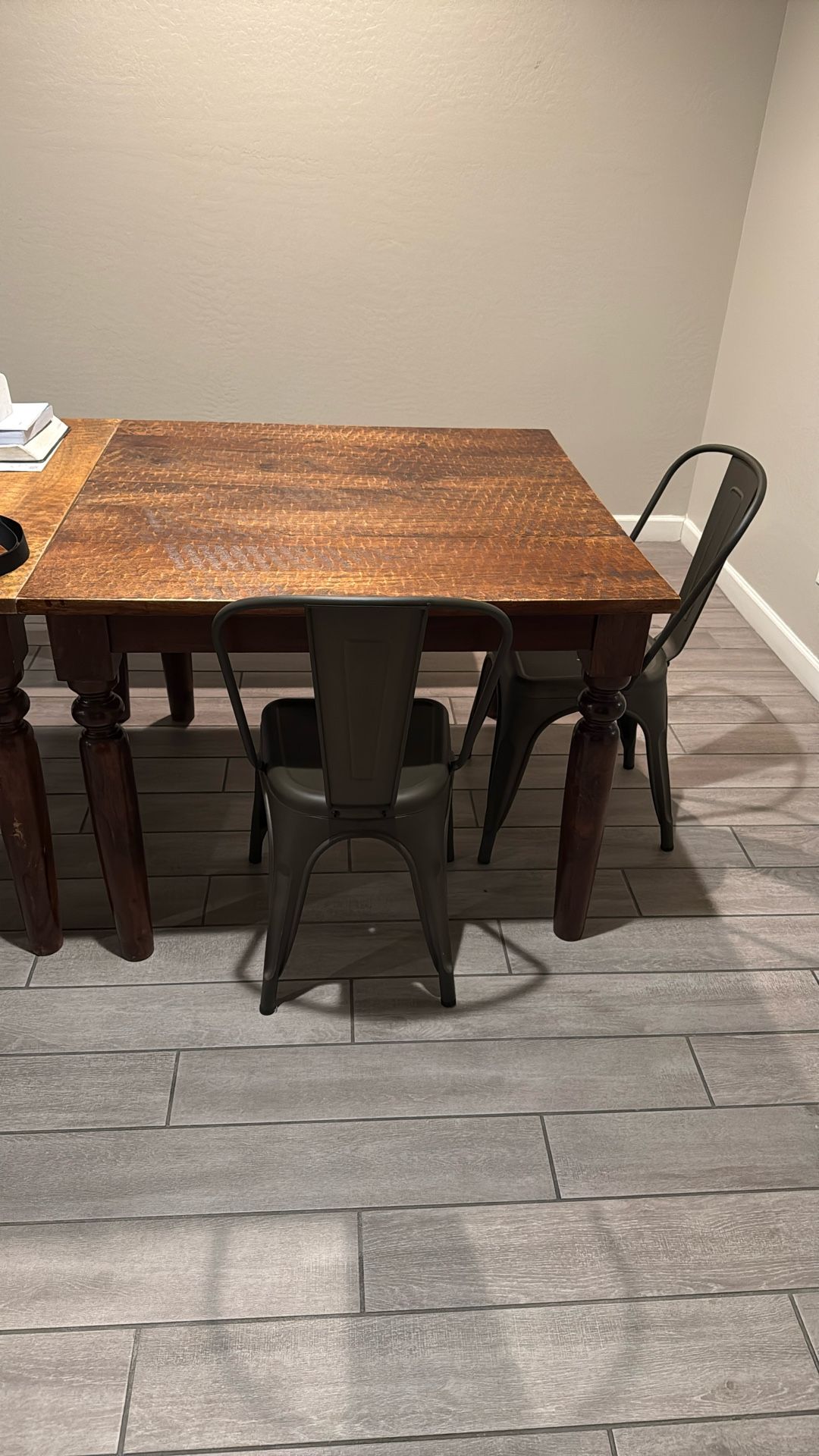 Table W 4 Chairs