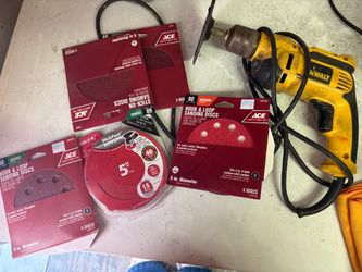 DeWalt Corded sander  with Sanding Discs Bundle