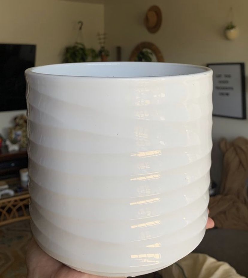7” White Ceramic Planter Pot no drainage