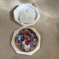 Brand New Chicago Bulls Michael Jordan Upper Deck “the Comeback” Limited Edition Plate.  Comes With Paperwork.  