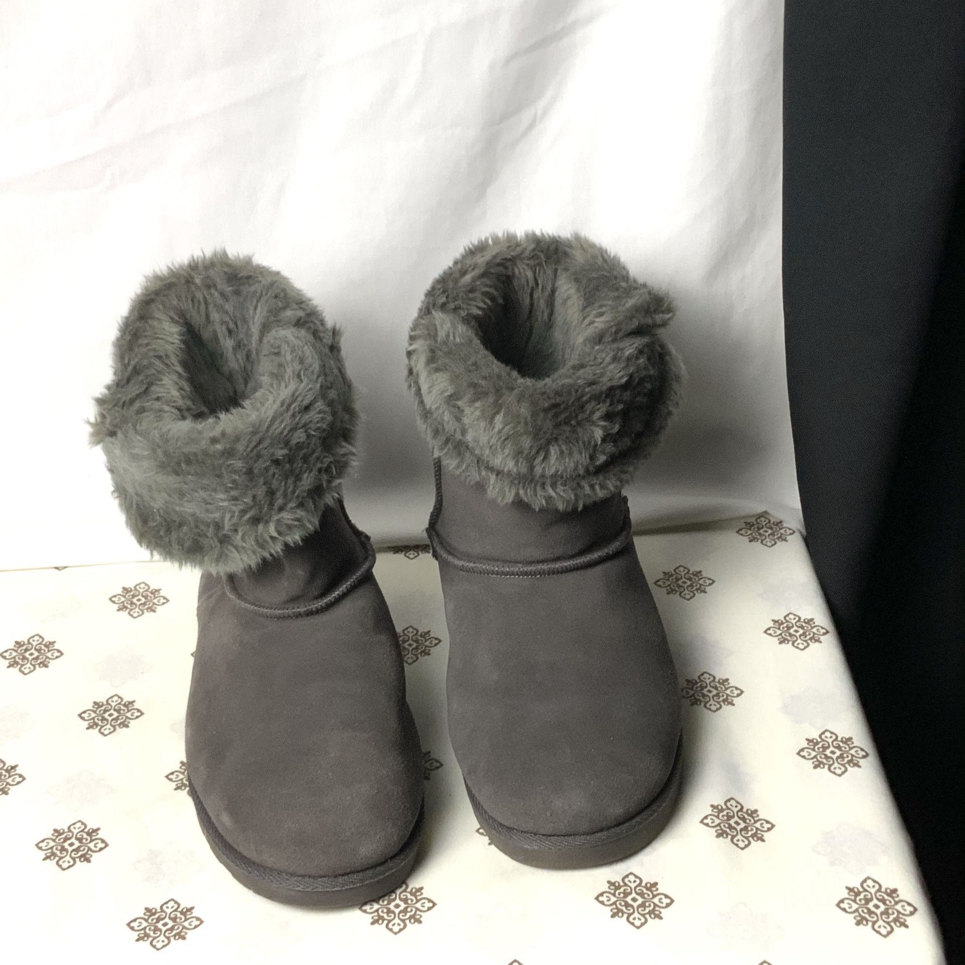 SO Gray Leather Winter Fluffy Boots Wm 11