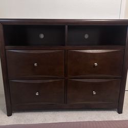 Dresser & Matching Nightstand