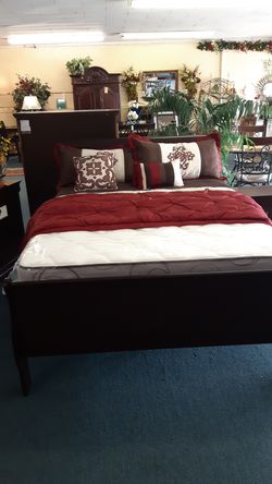 5 piece Queen bedroom set with Mattress set (Brand New)