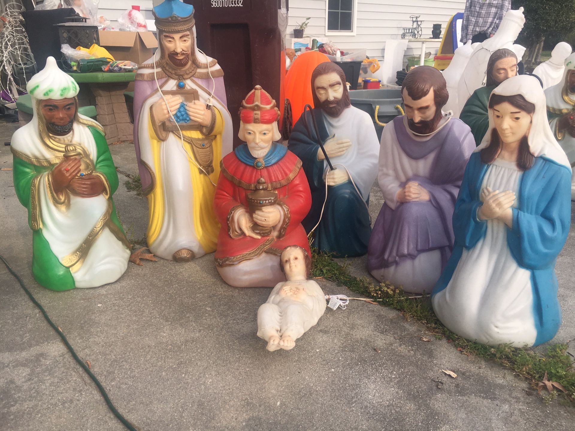 Empire 1983 Illuminated Nativity Blow mold scene set w/ animals