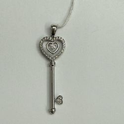 14k White Gold Hart Key Charm