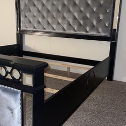 5PC Varian Silver/Black Trim Bedroom Set