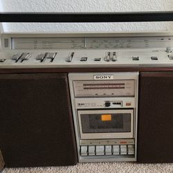 SONY CFS-V8 STEREO ZILBA'P FM/AM Radio Cassette Recorder