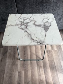 Foldable table