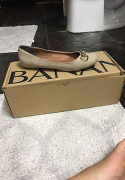Banana republic flats Natural size 6