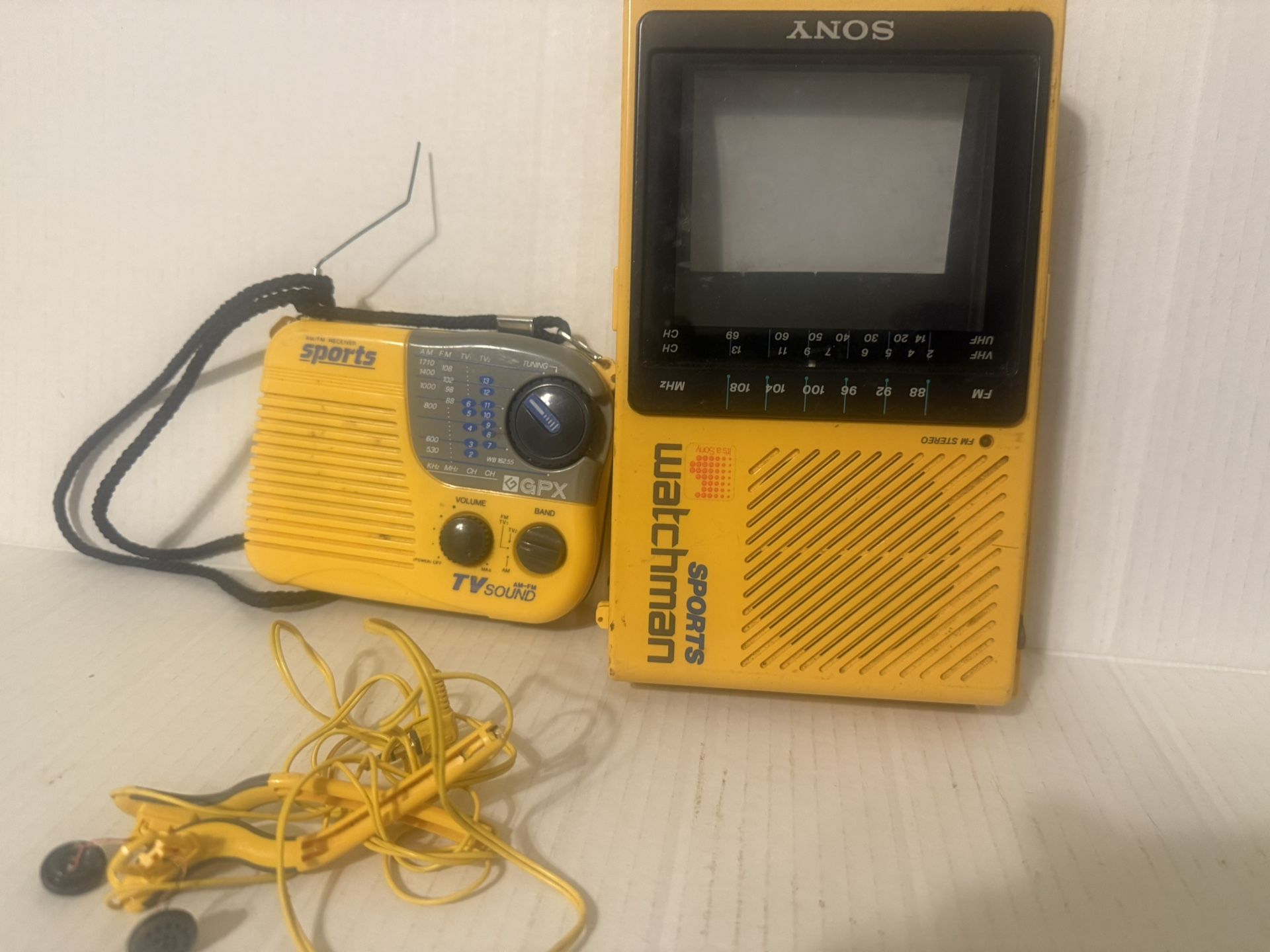 Sony Sports Watchman FD-45A Vintage Portable TV and Radio Rare FOR PARTS