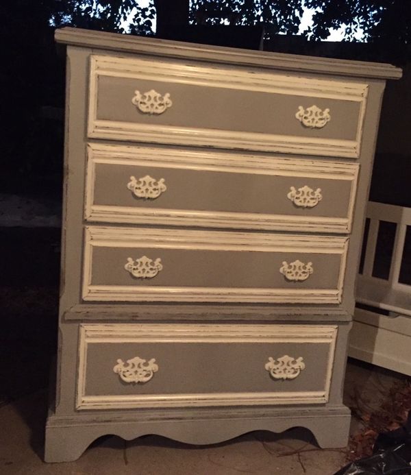 Vintage Shabby Chic French Provincial Broyhill Dresser For Sale In
