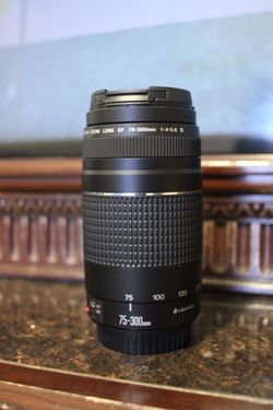 LIKE NEW canon 75-300mm kit lens