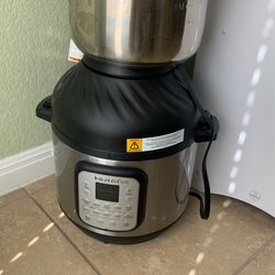 Instant Pot With ALL Attachments  