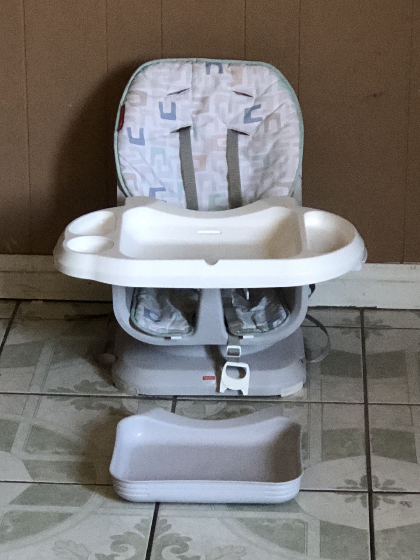 LIKE NEW INGENUITY BABY HIGH CHAIR!!!!