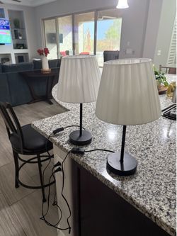 2 small lamps