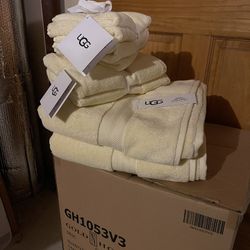 Ugg Towels Super Plush Brand New Discontinued for Sale in Islip
