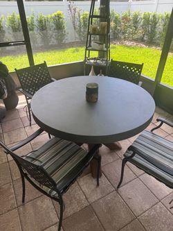 Pottery Barn Round Patio Dining Table with 4 Chairs