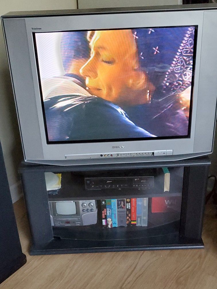 Sony Trinitron Television perfect GAMING TVSony Trinitron Television perfect GAMING TV