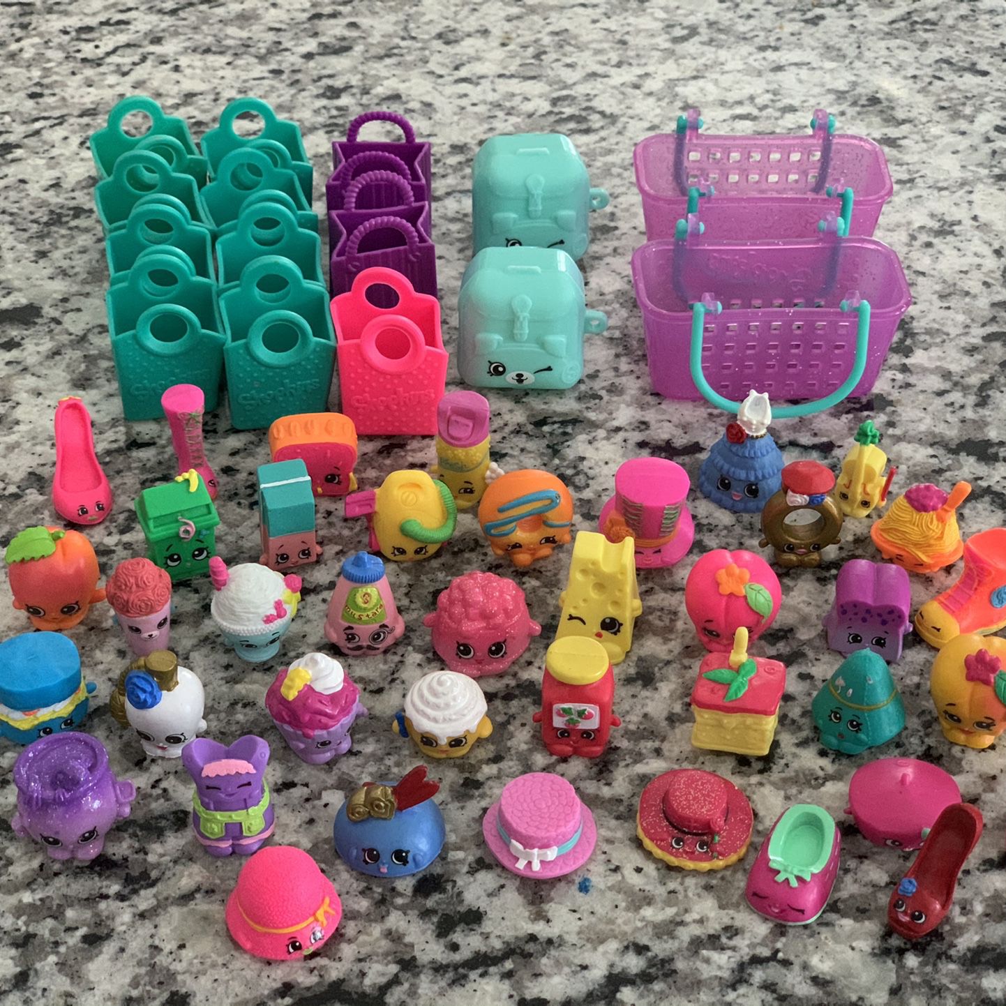 40 Shopkins and Accessories