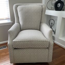 Bassett Swivel Chair 