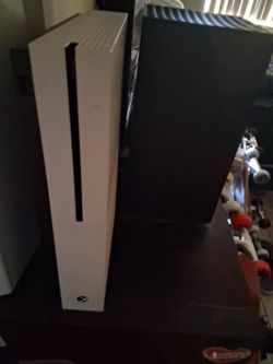 Xbox one like new with controller n disk drive doesn't work 50cash