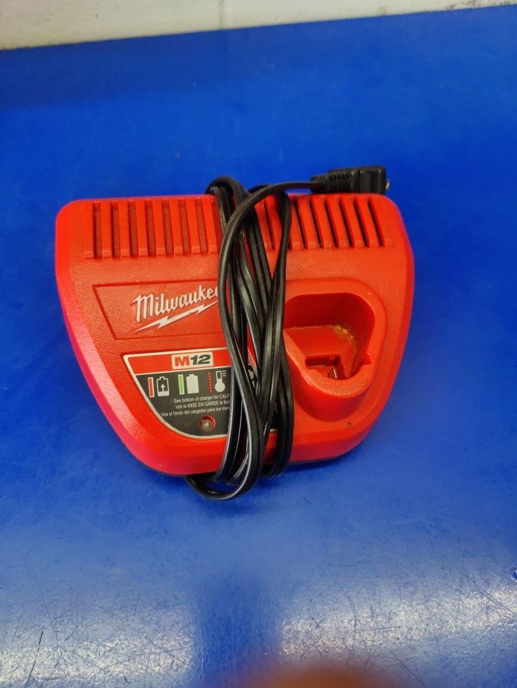 Milwaukee M12 Battery Charger