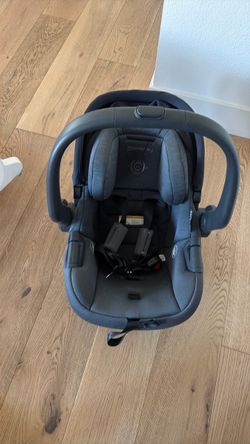 UPPAbaby Mesa max  Car Seat Base