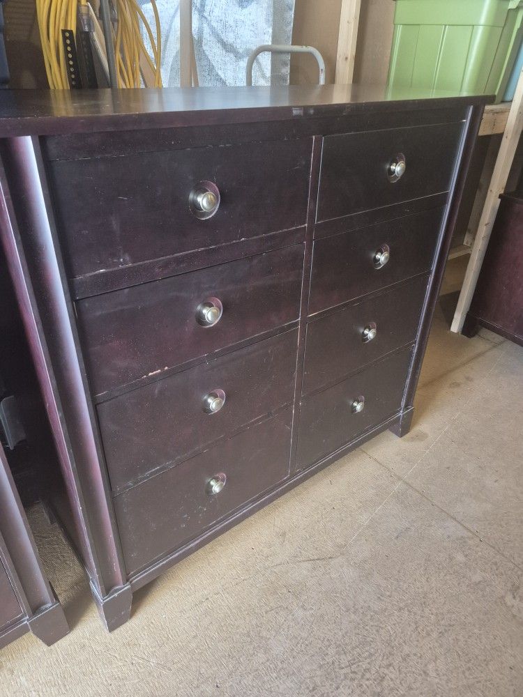 Dresser With Mirror
