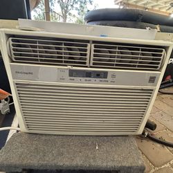 Frigidaire window air conditioner 10,000-12,000 BTU 