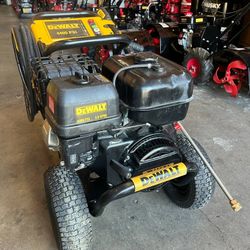 DeWalt 4400PSI 4.0GPM Gas Cold Water Pressure Washer