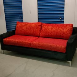 80 Inches Wide Couch It Could Sit 3 People Up To 4