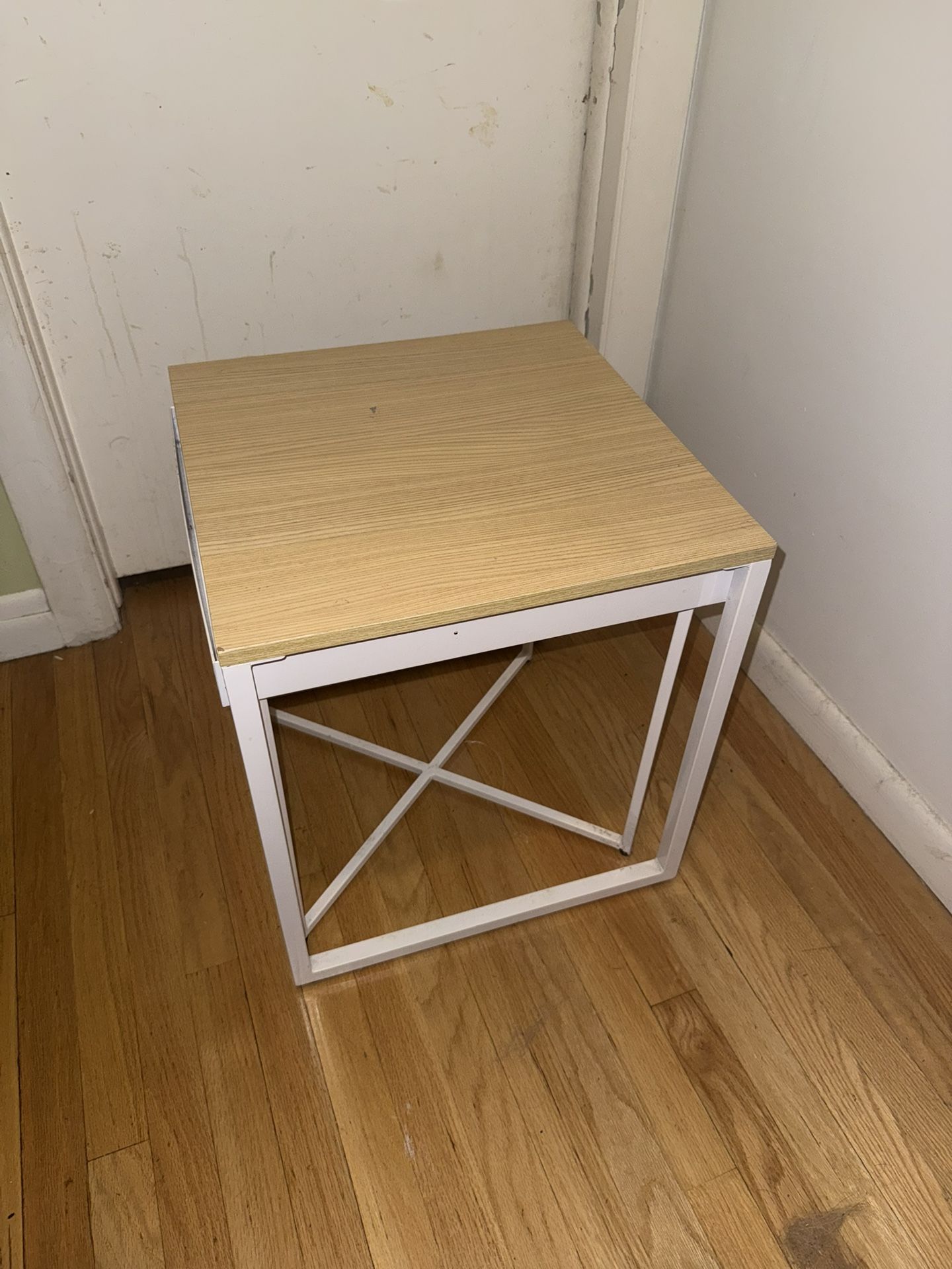 HOMCOM Nesting Coffee Table Set of 2, Modern Nest of Tables, Square Sofa Side Tables with Steel Frame for Living Room, Bedroom, Small Space, White 