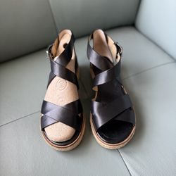 Women’s Black Sandal Size 9